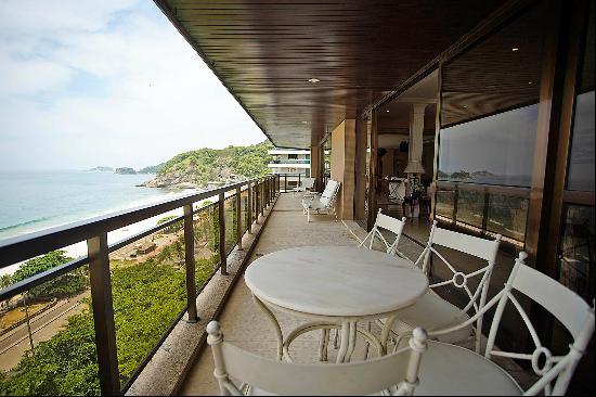 High-floor oceanfront apartment on Sao Conrado Beach