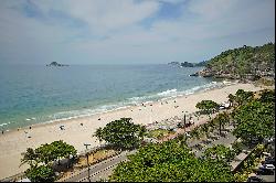 High-floor oceanfront apartment on São Conrado Beach