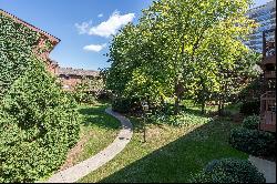 Downtown Milwaukee Courtyard Square Condo