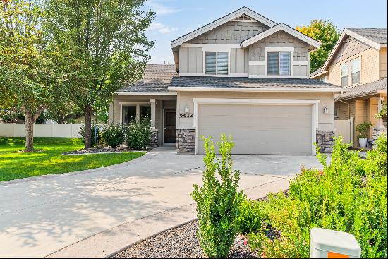 Beautiful Craftsman located close to everything in a small community