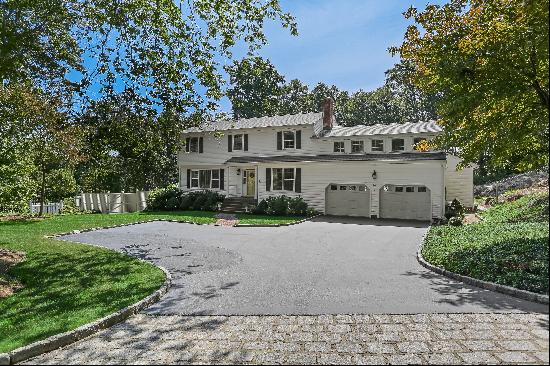 Pristine Center Hall Colonial in Nod Hill