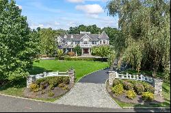 2 Mowbray Lane North, Cold Spring Harbor, NY 11724