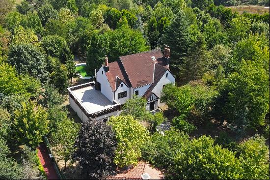 Tudor Home in Polonezkoy