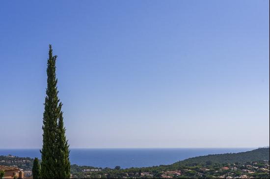 RENOVATED VILLA IN CAVALAIRE WITH A BEAUTIFUL SEA VIEW and POOL