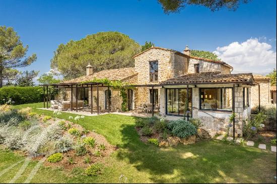 Superb Stone property fully renovated in gated Domaine