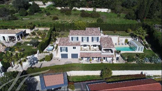 Mougins - Fully renovated family property with hills and sea view