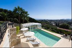 Mougins - Fully renovated family property with hills and sea view