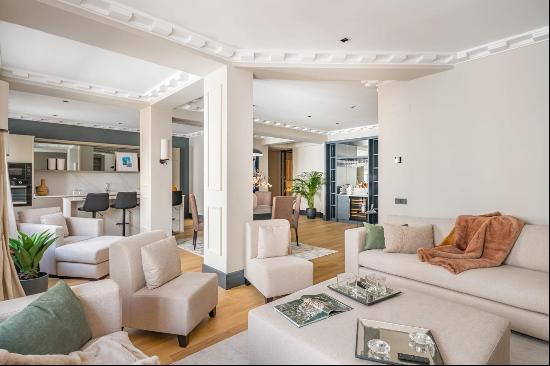 Elegant Property for Sale in Recoletos, Madrid