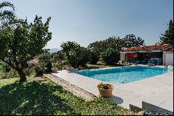 Near Thuir, single-storey house with swimming pool and mountain views