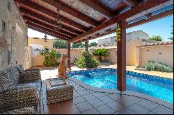 One-story dream house with swimming pool in Empuriabrava