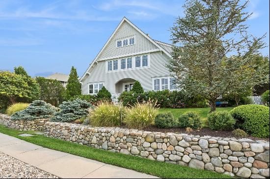 Stunning Beachfront Colonial at Compo Mill Cove