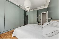 Luxury Apartment in Monceau - 8th Arrondissement