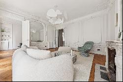 Luxury Apartment in Monceau - 8th Arrondissement