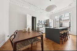 Luxury Apartment in Monceau - 8th Arrondissement