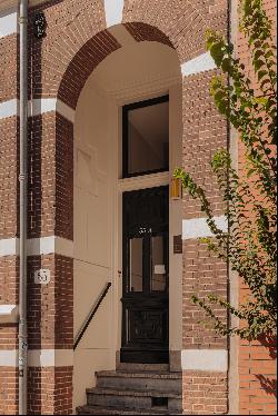 Charming and Luxuriously Renovated Apartment in Oosterparkbuurt Amsterdam