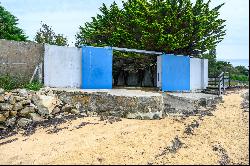 house with direct access to the sea