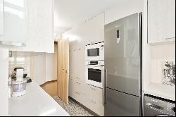 Flat, 3 bedrooms, for Rent