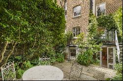 A superb five bedroom Chelsea townhouse close by to Sloane Square