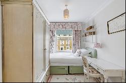 A superb five bedroom Chelsea townhouse close by to Sloane Square