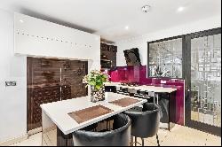 Modern triplex apartment in Mayfair