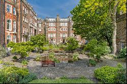 Modern triplex apartment in Mayfair