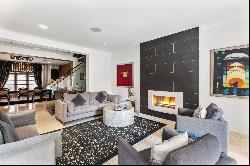 Modern triplex apartment in Mayfair