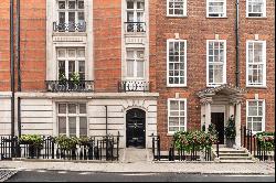 Modern triplex apartment in Mayfair