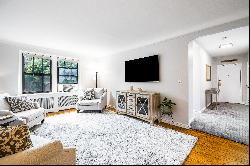 Large, Sunny, Quiet Move In Ready Scarsdale Manor Unit