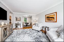 Large, Sunny, Quiet Move In Ready Scarsdale Manor Unit