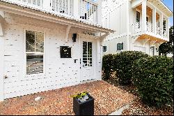 Renovated Florida Cottage Steps From Beach And Gulf Place