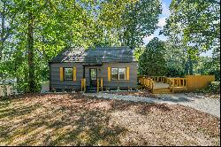 Beautifully Renovated Cape Cod inspired Bungalow in East Point