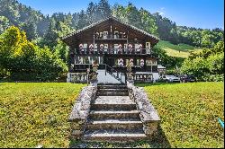 Exceptional traditional chalet in an idyllic setting