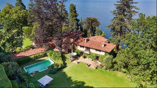 period villa in Belgirate with panoramic views of Lake Maggiore