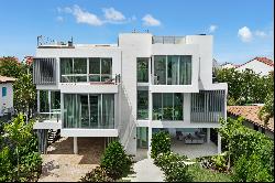 3560 Crystal View Ct, Miami, FL