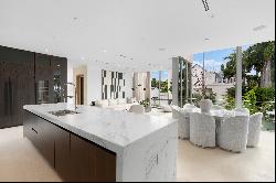 3560 Crystal View Ct, Miami, FL