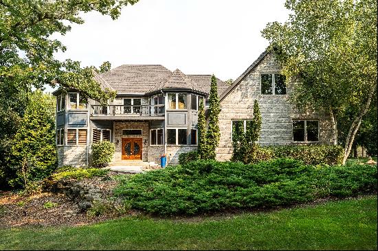 Sprawling Four Bedroom Contemporary Residence