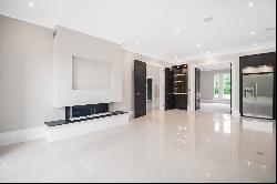 Elegant seven bedroom house in Cobham