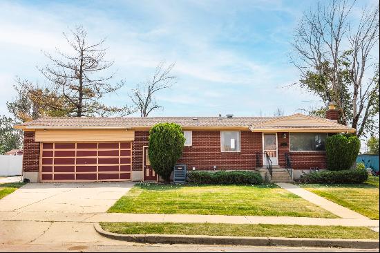 Fantastic Rambler With Giant Garage On Dead End Street