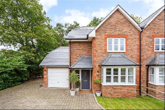 Hamlash Lane, Frensham, Farnham, Surrey, GU10 3AU