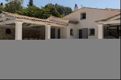 Charming villa with pool and tennis court for rent in Mougins