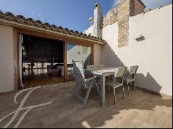 Apartment with character, private terrace and parking in Palma's Old Town