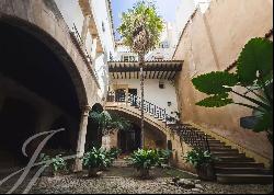 Apartment with character, private terrace and parking in Palma's Old Town