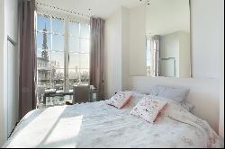 Paris 16th District – A magnificent apartment enjoying an Eiffel Tower view