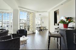 Paris 16th District – A magnificent apartment enjoying an Eiffel Tower view