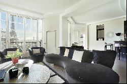 Paris 16th District – A magnificent apartment enjoying an Eiffel Tower view