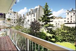 Paris 16th District – A 2-bed apartment with balconies