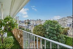 Paris 16th District – A 3-bed apartment with terraces