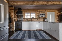 Handcrafted Log House of the Highest Quality, Ski In Ski Out