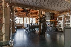 Handcrafted Log House of the Highest Quality, Ski In Ski Out