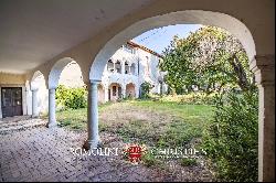 VILLA WITH GARDEN FOR SALE LAKE GARDA